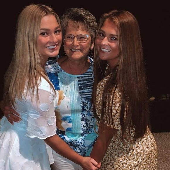 Meet your Posher, Linda - Picture 1 of 1